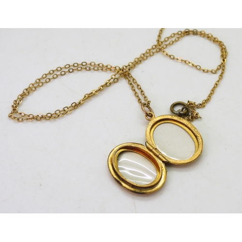 773 - A 9ct gold wedding ring, size R1/2, and a back & front locket and chain, weight together 7.4gms