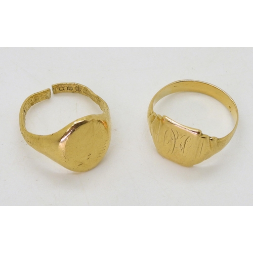 777 - Two (af) signet rings, one hallmarked 18ct gold, the other yellow metal, weight together 12.9gm... 