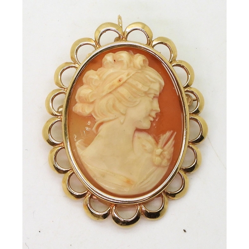 778 - A 14k gold cameo brooch, weight 7.8gms