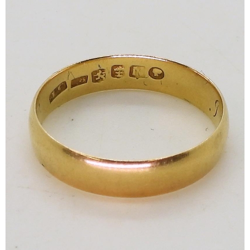 784 - A Victorian Glasgow hallmarked wedding ring date 1884, size T1/2, weight 3.2gms