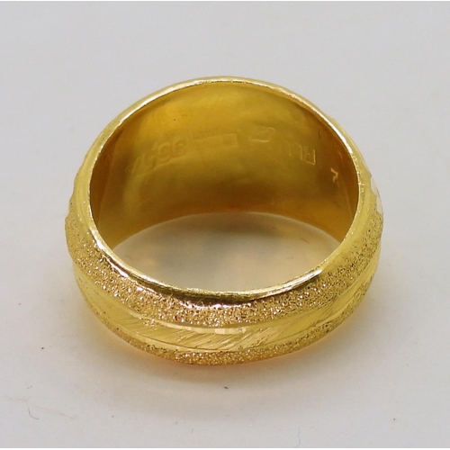 785 - A Chinese gold ring, stamped 96.5%, size Q1/2, weight 3.7gms