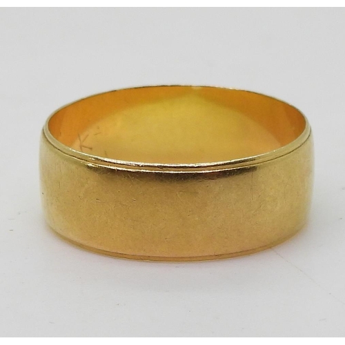 802 - A 21k gold wedding ring, size T, weight 5.6gms