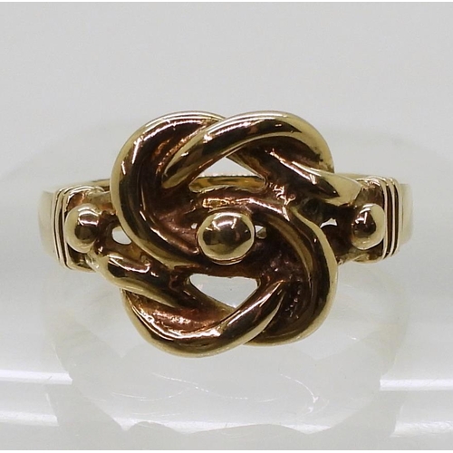 805 - A 9ct gold knot ring, size X1/2, weight 8.2gms