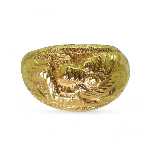 807 - A Chinese dragon ring, stamped 96.5%? further stamped with Chinese characters, size Y1/2, weight 7.6... 