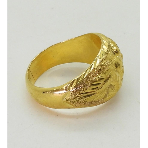 807 - A Chinese dragon ring, stamped 96.5%? further stamped with Chinese characters, size Y1/2, weight 7.6... 