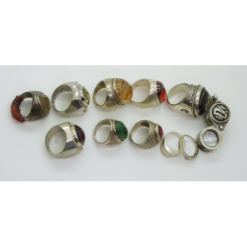 879 - A collection of silver and white metal rings, to include set with ruby, rutilated quartz and agate a... 