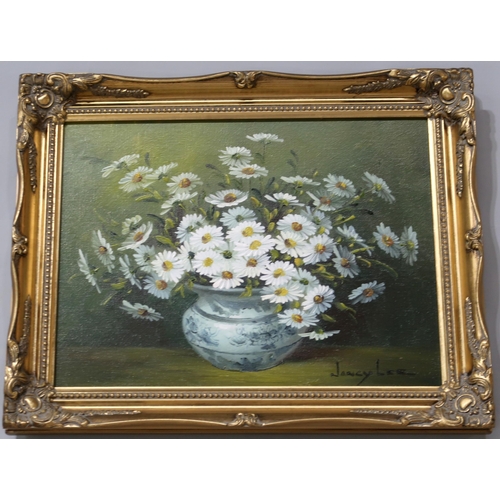 903 - NANCY LEE (AMERICAN 20th CENTURY) DAISIES Oil on canvas, signed lower right, 29 x 39cm&nbs... 