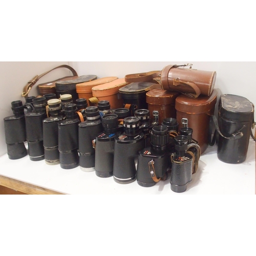 488 - A quantity of cased vintage binoculars, with manufacturers to include Fujica, Swift, Pulse, Kershaw ... 