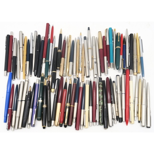 513 - A large quantity of pens, largely by Parker, to include various gold filled/rolled gold examples