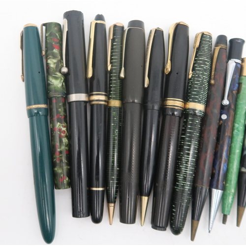 514 - A small collection of vintage pens and propelling pencils, to include a hatched Sterling silver Park... 