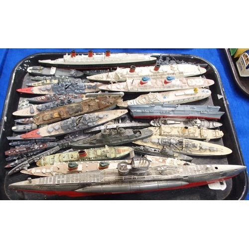 526 - A collection of model ocean liners and military vessels, including the Queen Elizabeth, Queen Mary, ... 