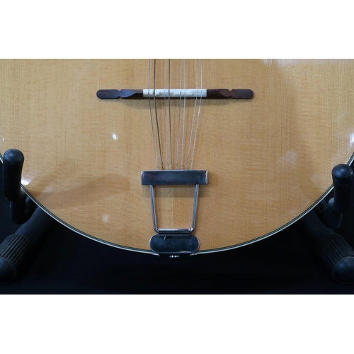 356 - A Kentucky bouzouki mandolin 24 frets model KM-004 serial number 18514 bearing label to the interior... 