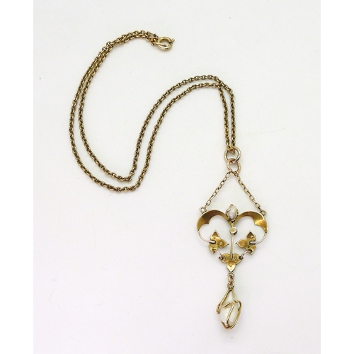 2701 - A FRESHWATER PEARL EDWARDIAN PENDANTmounted throughout in 9ct gold, cage set with a large freshwater... 