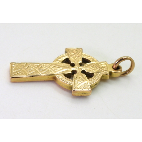 2702 - A 9CT GOLD CELTIC CROSSwith engraved knotwork pattern to the front and inscription to the reverse, w... 