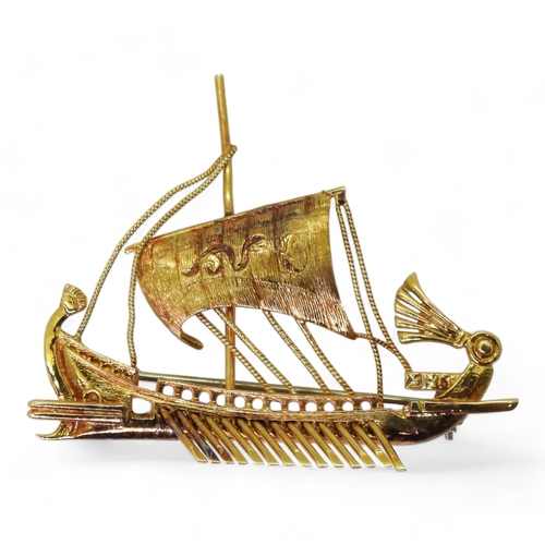 2705 - A GREEK WARSHIP BROOCHmade in 18ct gold. Dimensions 5cm x 4cm, weight 8.3gms