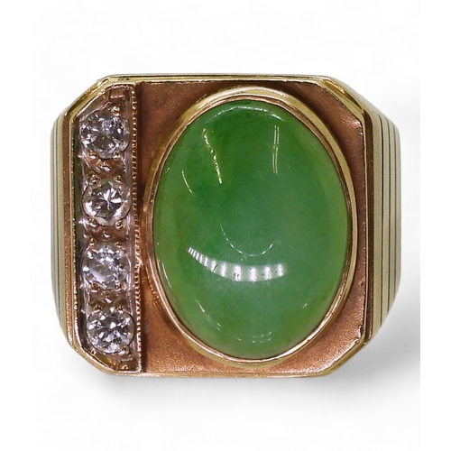 A CHINESE GREEN HARDSTONE RING
