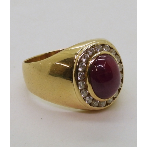 2725 - A GENTS RUBY & DIAMOND RINGmounted in bright yellow metal stamped 750, the cabochon ruby is appr... 