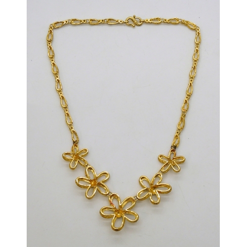 2753 - A CHINESE GOLD SUITE OF JEWELSto include a flower necklace, with matching bracelet and earrings, sta... 