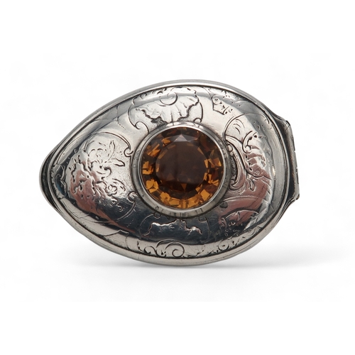 2500 - AN UNUSUAL SCOTTISH SILVER-MOUNTED COWRIE SHELL SNUFF BOXunmarked, inset with an amber cairngorm to ... 