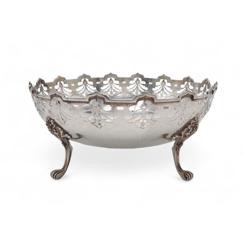 2506 - A GEORGE V SILVER FRUIT BOWLby Docker & Burn, Birmingham 1923, the interior petal-engraved, with... 