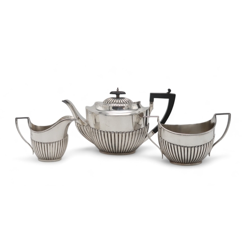 2514 - A GEORGE V THREE PIECE SILVER TEA SERVICEby James & William Deakin, Sheffield 1924, in the Queen... 