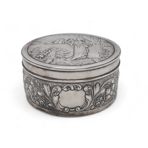 2519 - AN EDWARDIAN SILVER CIRCULAR BOXby Blackburn & Tysall, London 1903, the lid with repousse decora... 