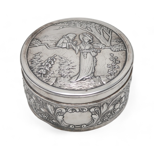 2519 - AN EDWARDIAN SILVER CIRCULAR BOXby Blackburn & Tysall, London 1903, the lid with repousse decora... 