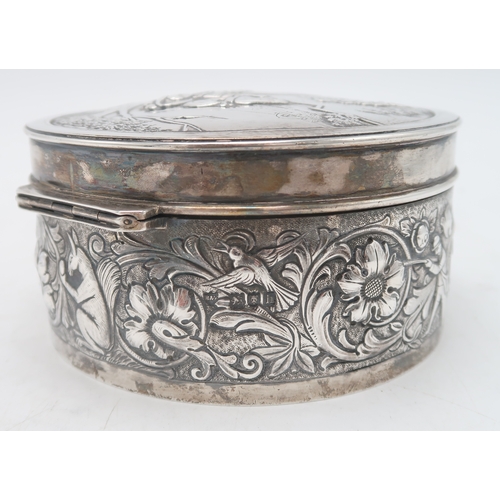 2519 - AN EDWARDIAN SILVER CIRCULAR BOXby Blackburn & Tysall, London 1903, the lid with repousse decora... 