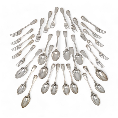 2520 - A MATCHED SET OF VICTORIAN SILVER CUTLERYin the fiddle, thread and shell pattern, including eight ta... 