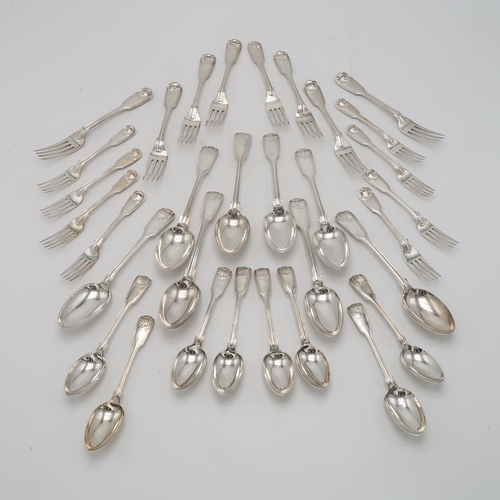 2520 - A MATCHED SET OF VICTORIAN SILVER CUTLERYin the fiddle, thread and shell pattern, including eight ta... 