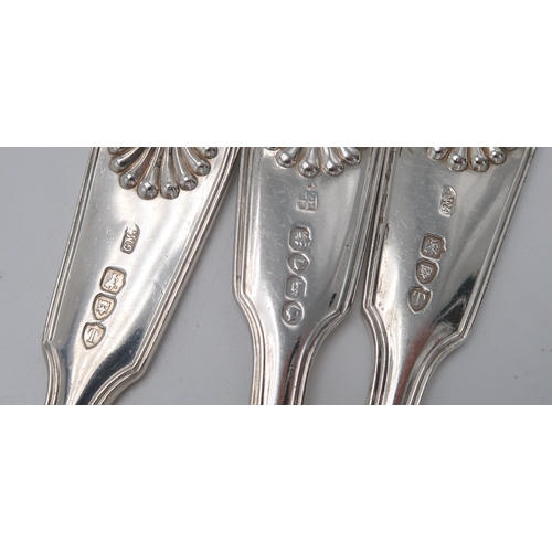 2520 - A MATCHED SET OF VICTORIAN SILVER CUTLERYin the fiddle, thread and shell pattern, including eight ta... 