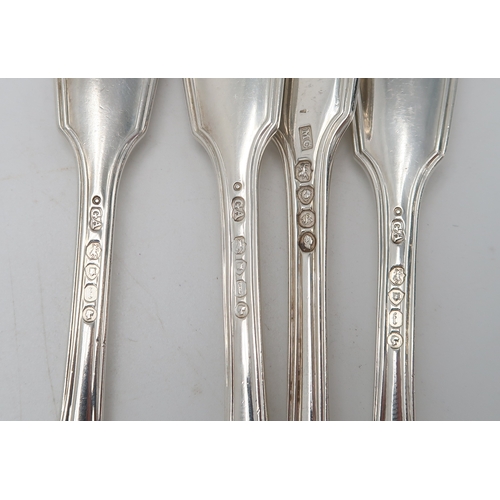 2520 - A MATCHED SET OF VICTORIAN SILVER CUTLERYin the fiddle, thread and shell pattern, including eight ta... 