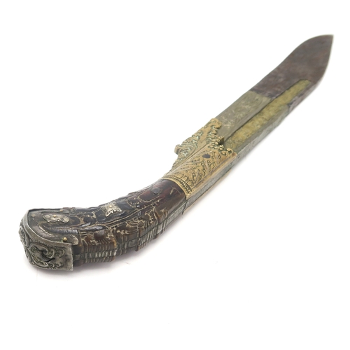 2654 - A SRI LANKAN PIHA KAETTA DAGGER18th or 19th century, with finely carved horn grip, the blade measuri... 