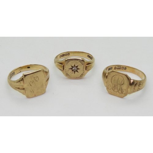 9011 - Three 9ct gold signet rings, diamond set size Q, square faced, size S1/2, other, size S, weight comb... 