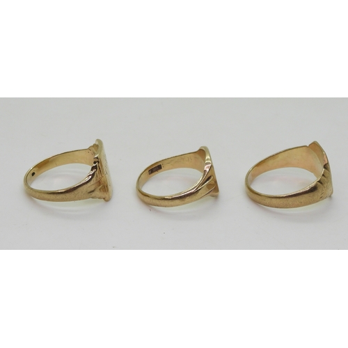 9011 - Three 9ct gold signet rings, diamond set size Q, square faced, size S1/2, other, size S, weight comb... 