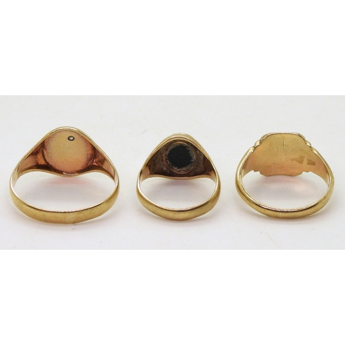 9019 - Three 9ct gold signet rings, blood stone size N, diamond set, size X1/2, engraved with an 'E' size R... 