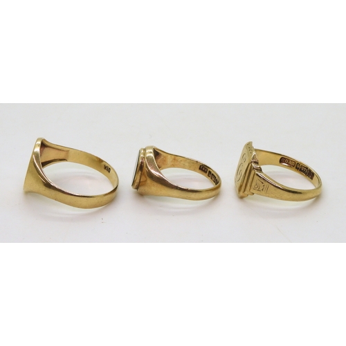 9019 - Three 9ct gold signet rings, blood stone size N, diamond set, size X1/2, engraved with an 'E' size R... 