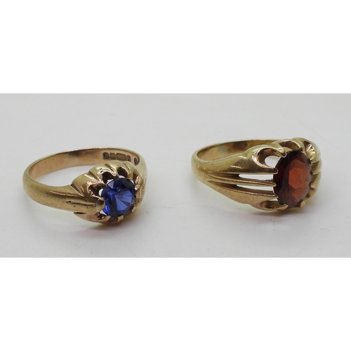 9022 - Four 9ct gold rings. Two signet rings, square faced, size W1/2, oval (hollow af) size R, a garnet se... 