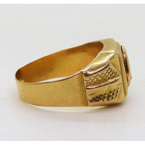 9038 - An 18ct gold Italian made snake detailed signet ring, with clear gem set eyes size O, weight 4.9gms