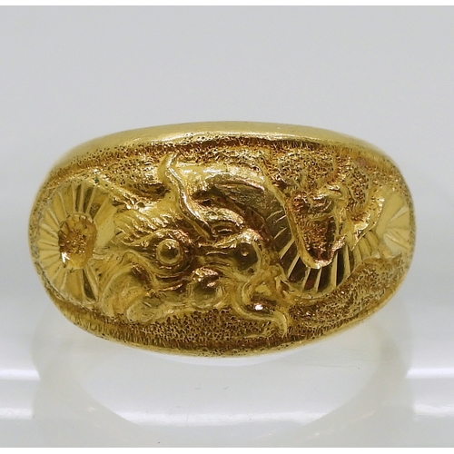 9040 - A Chinese dragon ring, stamped with Chinese characters and 96.5%, size Y1/2, weight 15.1gms