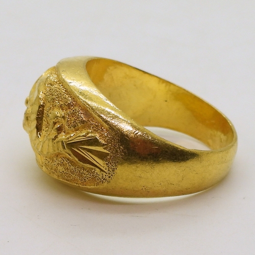 9040 - A Chinese dragon ring, stamped with Chinese characters and 96.5%, size Y1/2, weight 15.1gms