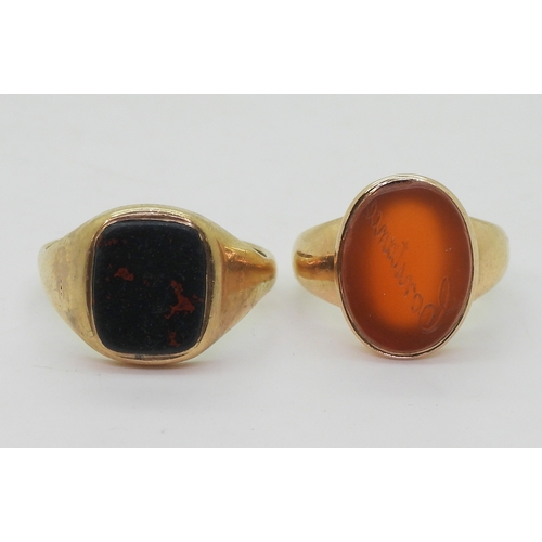 9041 - Two yellow metal signet rings, a bloodstone example size V, together with a carnelian example intagl... 