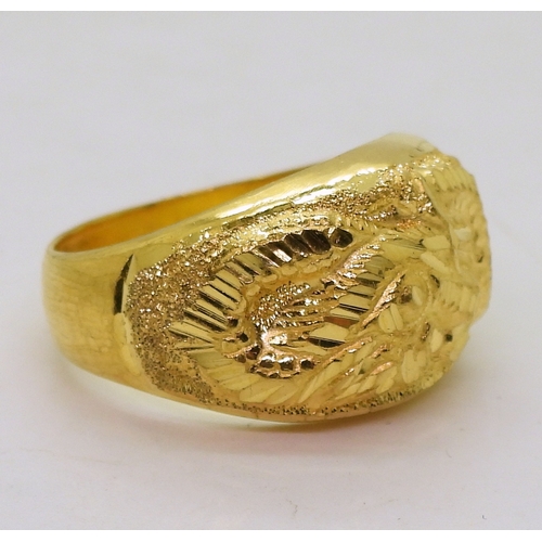 9047 - A Chinese dragon ring, stamped with Chinese characters and 96.5%, finger size S1/2, weight 7.6gms&nb... 