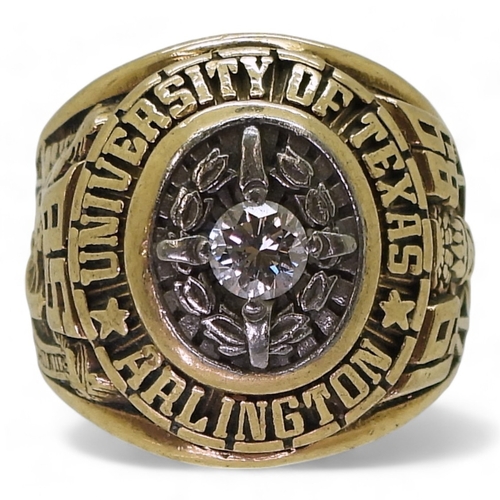 9052 - A 14K gold American college ring, for Arlington, University Of Texas BS 1989, size R1/2, made by 'Ar... 