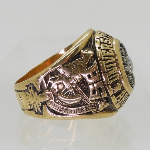 9052 - A 14K gold American college ring, for Arlington, University Of Texas BS 1989, size R1/2, made by 'Ar... 