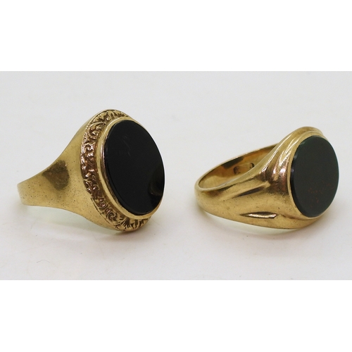 9057 - A 9ct gold bloodstone signet ring, size T, together with a 9ct gold onyx signet ring, size T1/2, wei... 