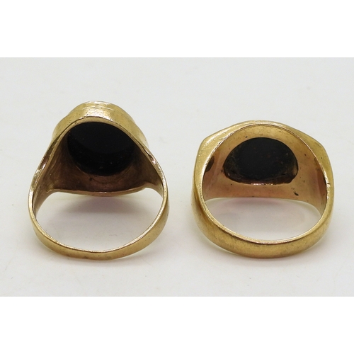 9057 - A 9ct gold bloodstone signet ring, size T, together with a 9ct gold onyx signet ring, size T1/2, wei... 