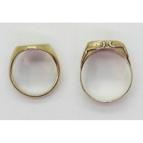 9059 - A yellow metal signet ring, size R1/2, together with a retro example set with an estimated approx 0.... 