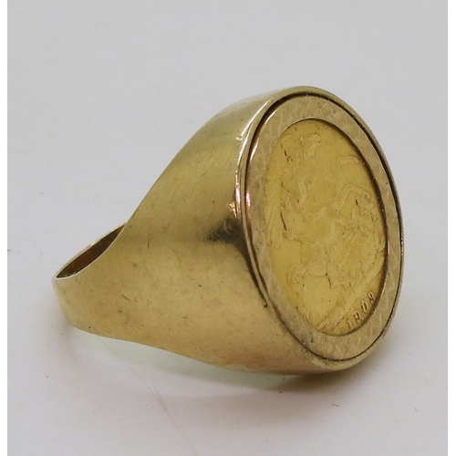 9061 - A 1903 half sovereign in a 9ct gold ring mount, size T, weight 12.1gms