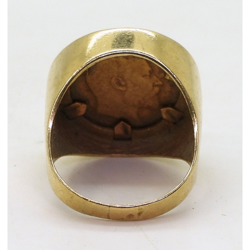 9061 - A 1903 half sovereign in a 9ct gold ring mount, size T, weight 12.1gms